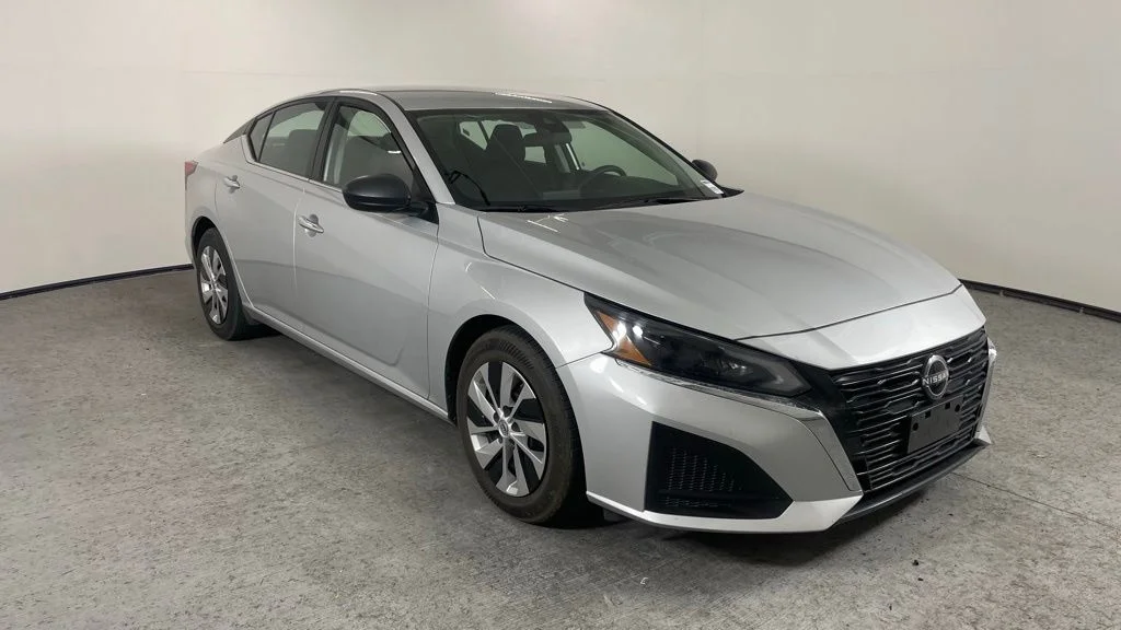 2024 Nissan Altima's photo