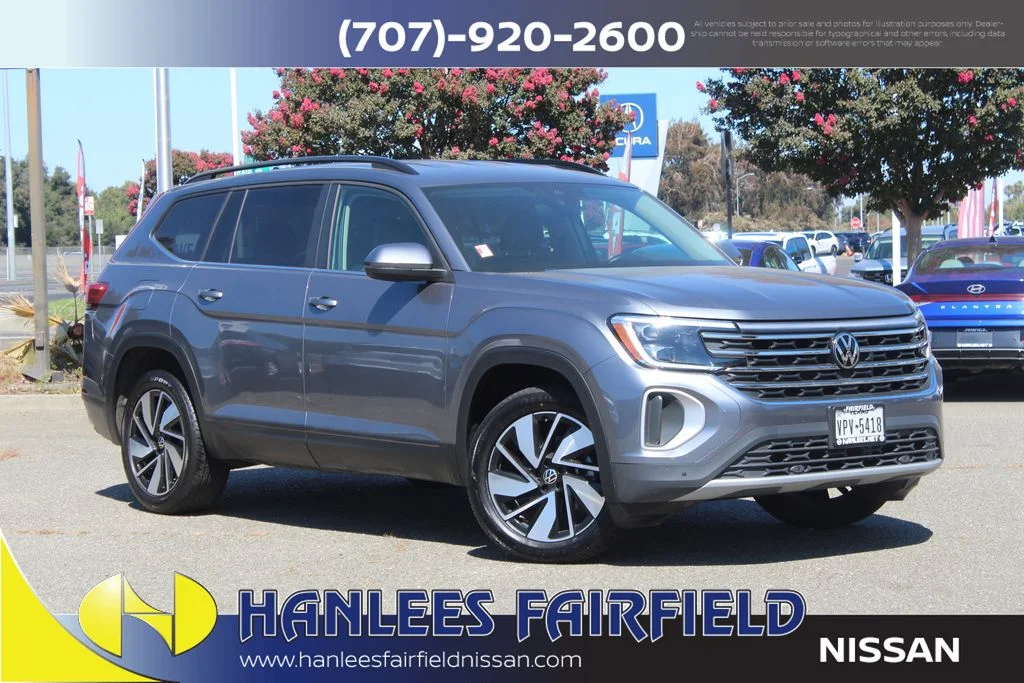 Used 2025  Volkswagen 2.0T SE w/Technology image 1