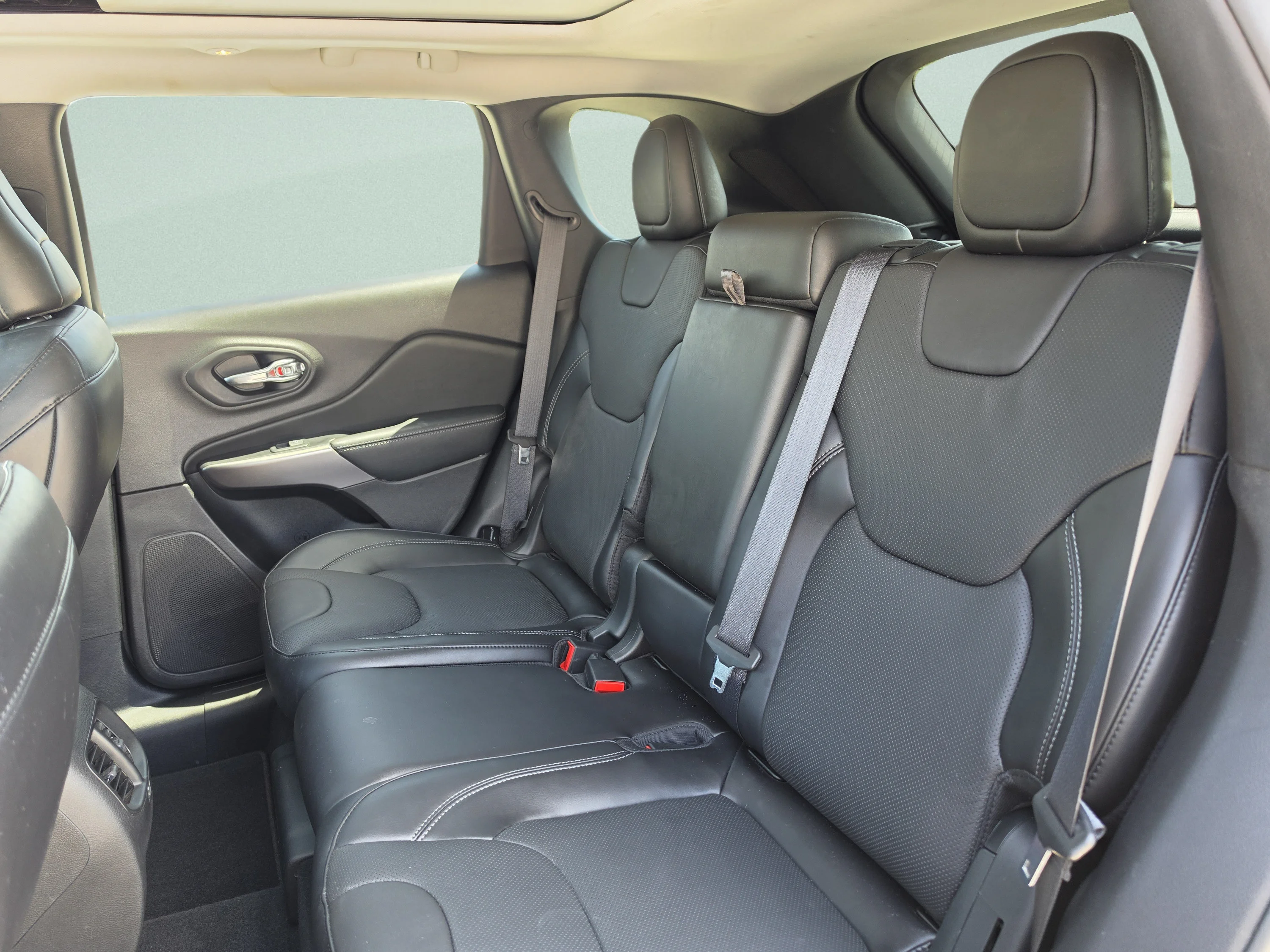 Used 2021 Diamond Black Crystal Pearlcoat Jeep Limited image 20