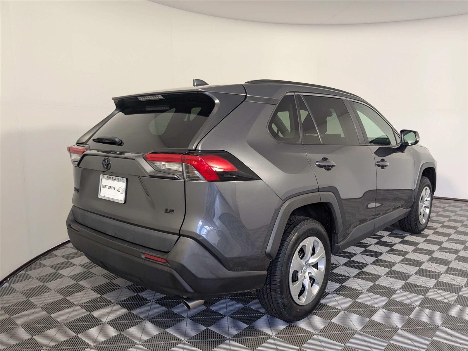 Used 2020 Magnetic Gray Metallic Toyota LE image 6