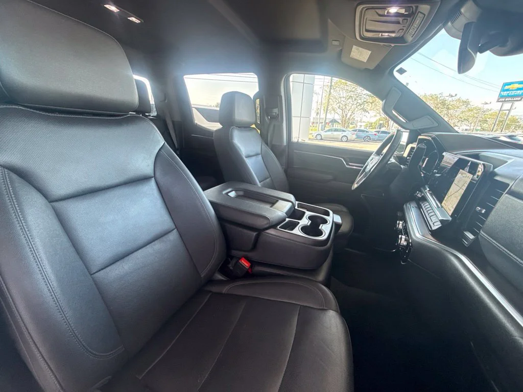 Used 2025 Summit White GMC SLT image 34