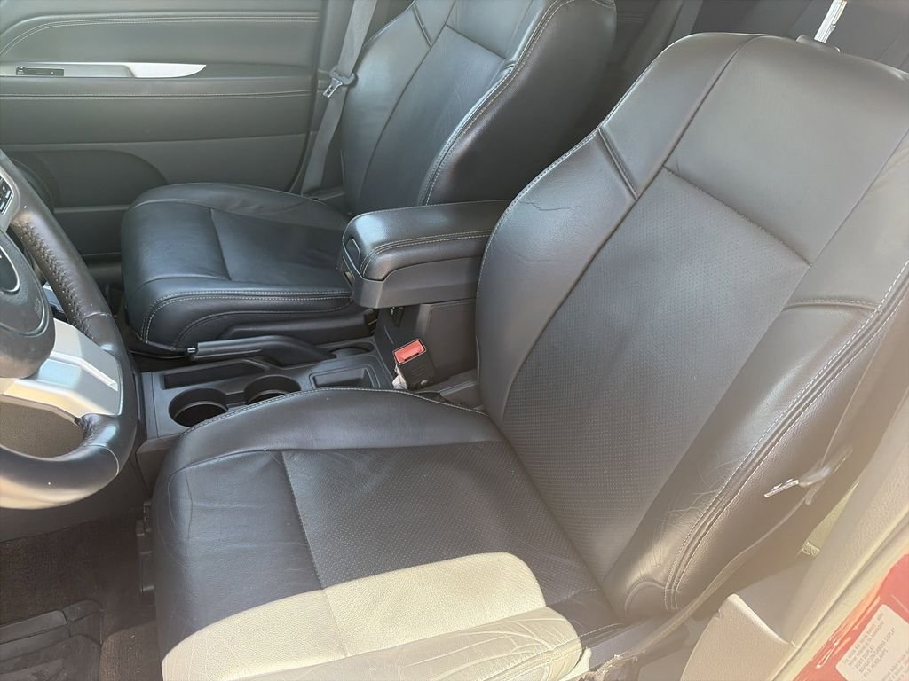 Used 2017 Red Jeep Latitude image 11