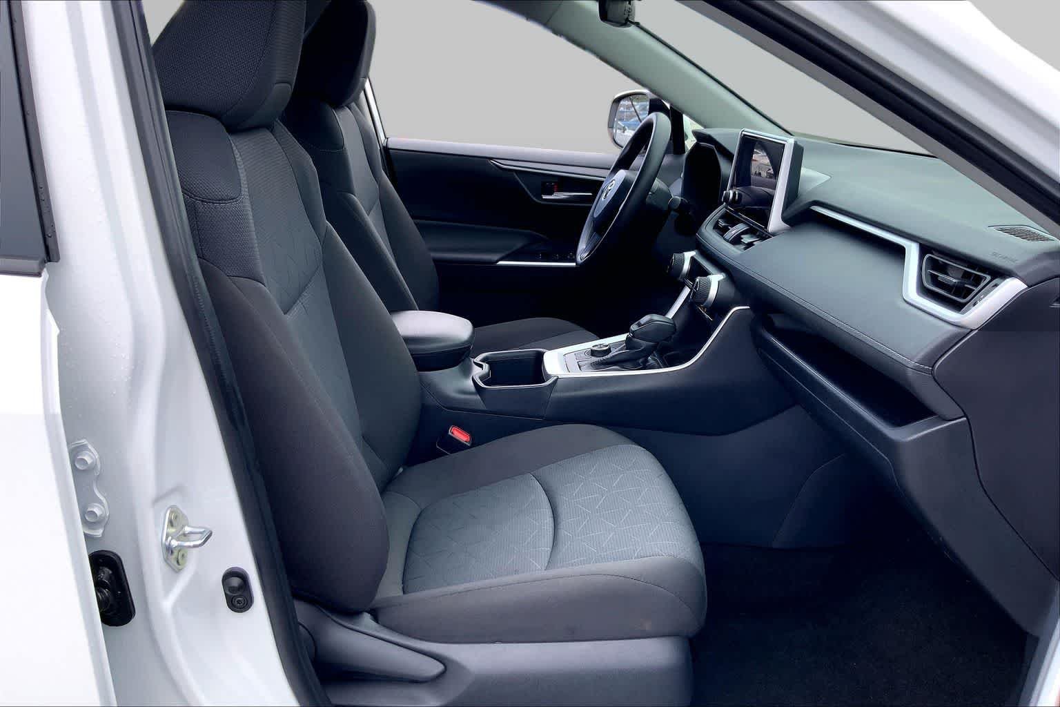 Used 2025 Ice Cap Toyota Hybrid XLE image 9