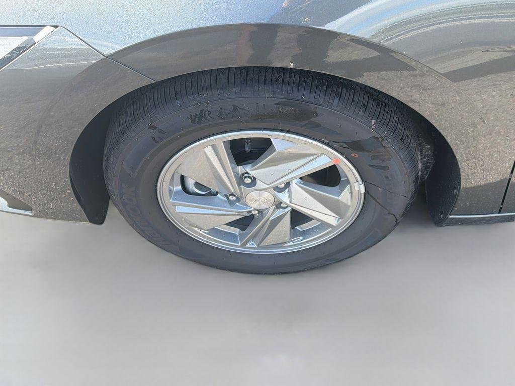 New 2026 Amazon Gray Hyundai SE image 25