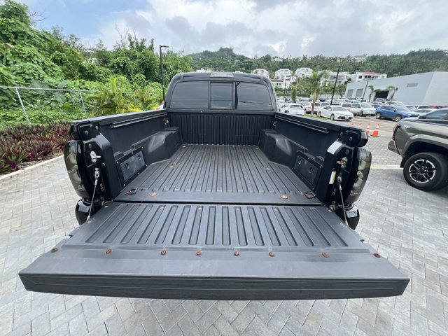 Used 2018  Toyota  image 22