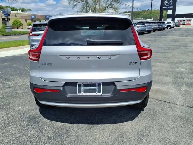 2025 Volvo XC40 Plus - Photo 6