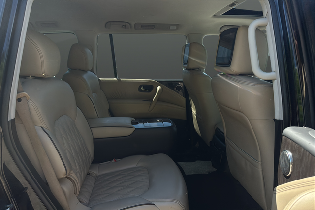 Used 2022 Super Black Nissan Platinum image 24