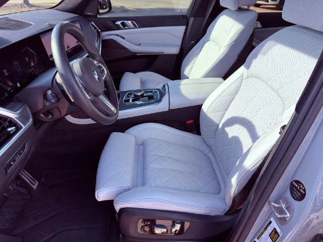 Used 2024 Gray BMW xDrive40i image 30