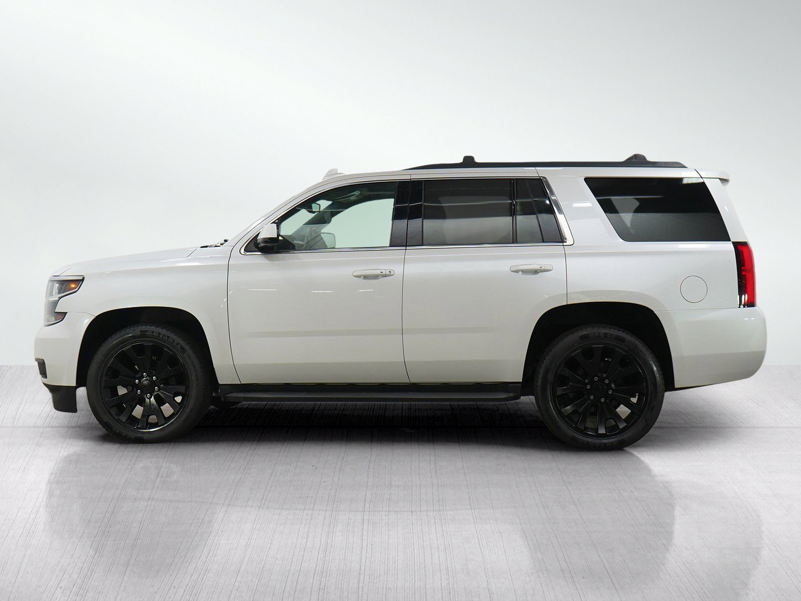 Used 2016 Chevrolet Tahoe LT with VIN 1GNSKBKC5GR158725 for sale in Minneapolis, Minnesota