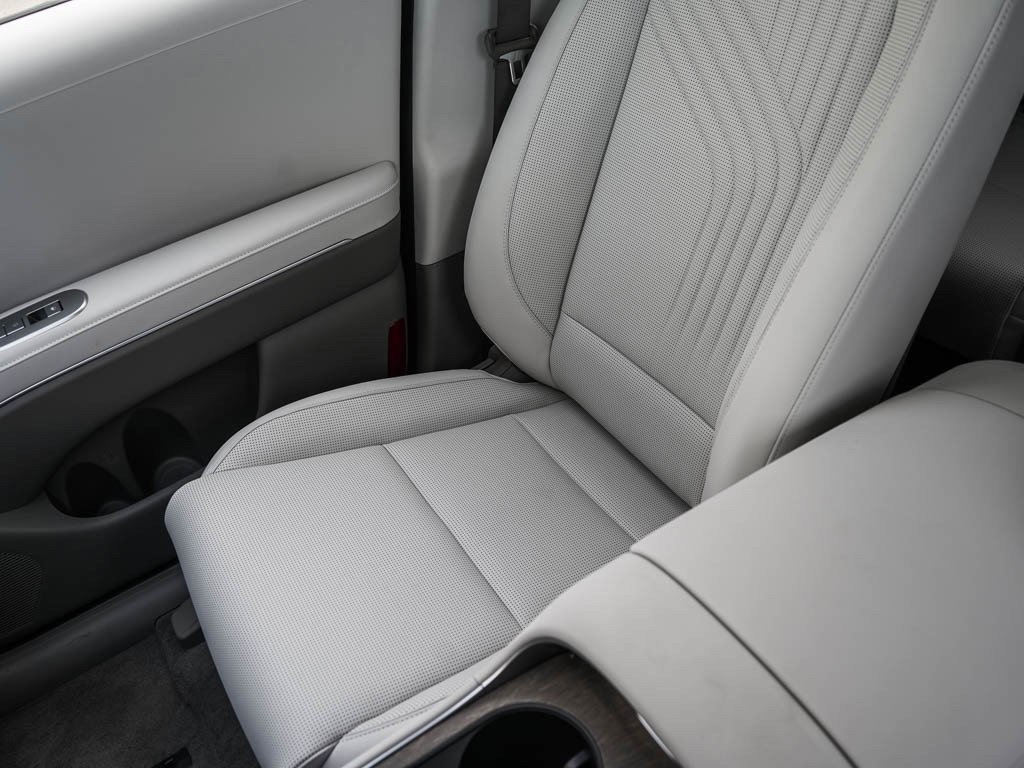 New 2026 Creamy White Pearl Hyundai SEL 7P AWD image 27