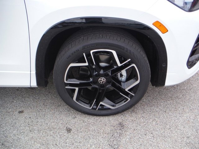 New 2026 White Volkswagen SEL R-Line Turbo image 3
