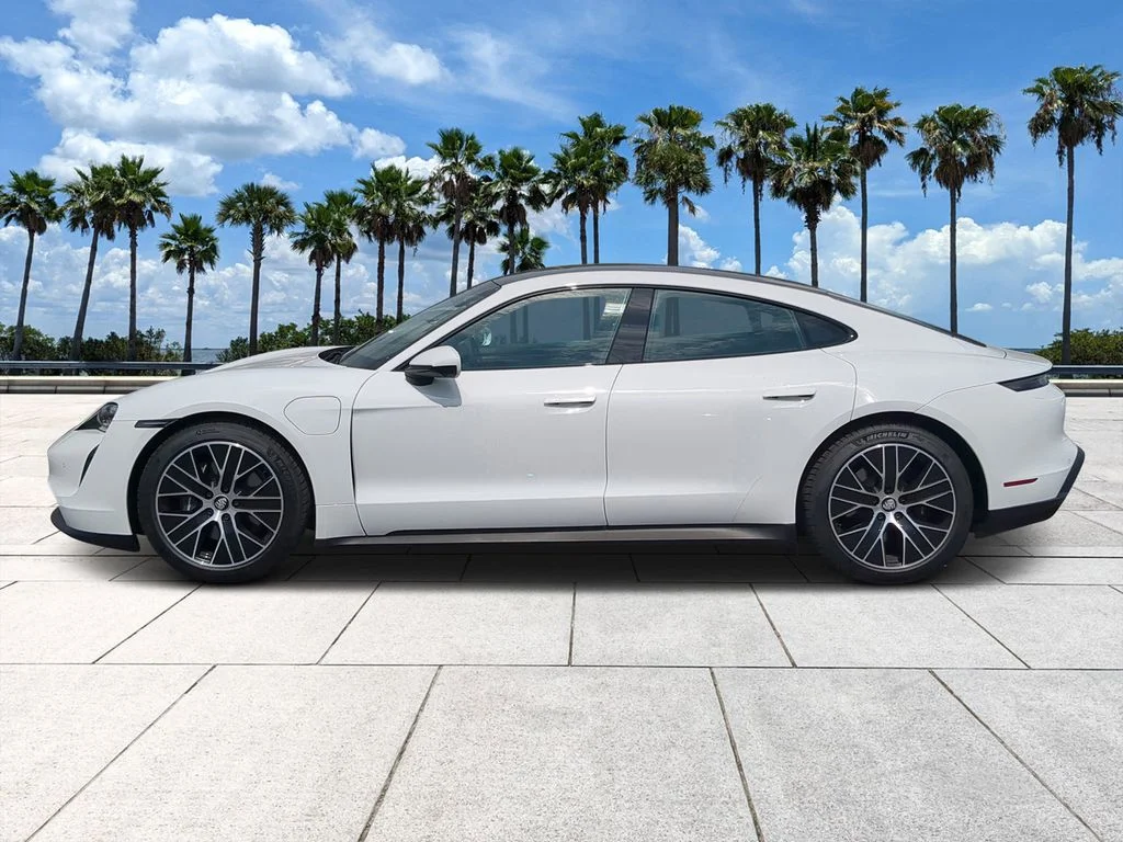 Used 2024  Porsche Base image 6