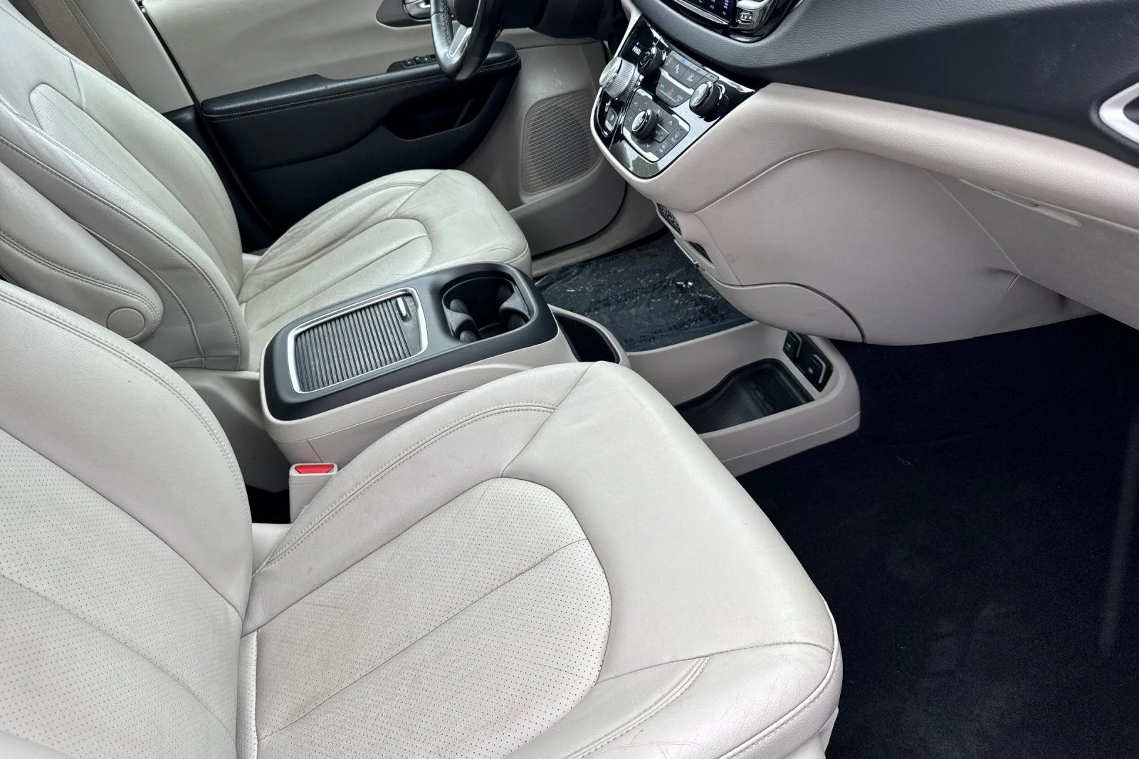 Used 2021 White Chrysler Touring L image 18