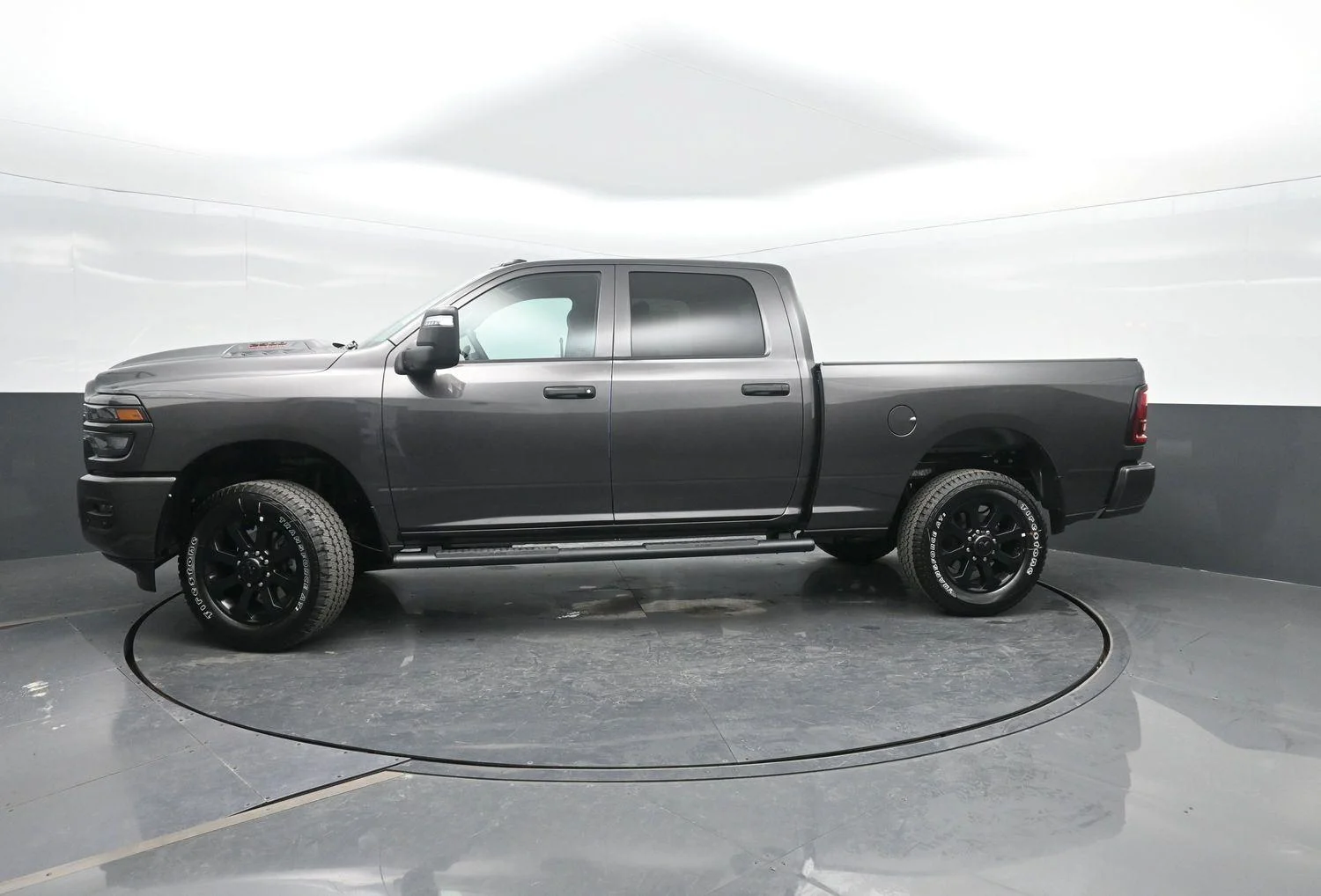 2026 RAM 2500 Tradesman/Black Express 4X4 Crew Cab SWB's photo