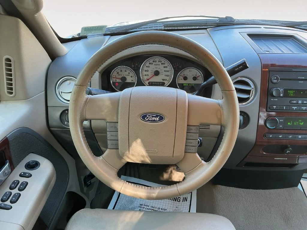 Used 2007 White Ford Lariat image 17