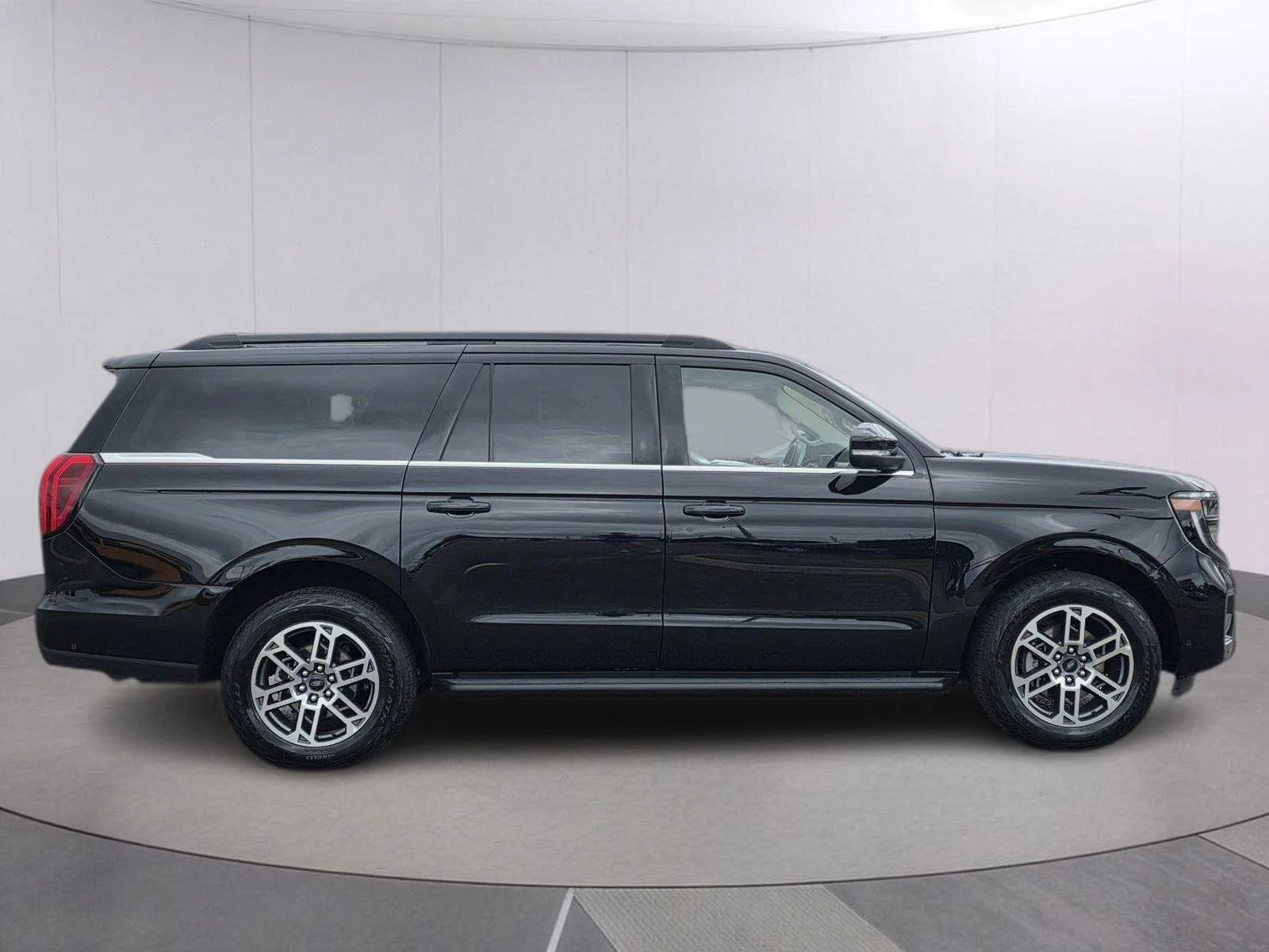 Used 2025 Agate Black Ford Active image 4