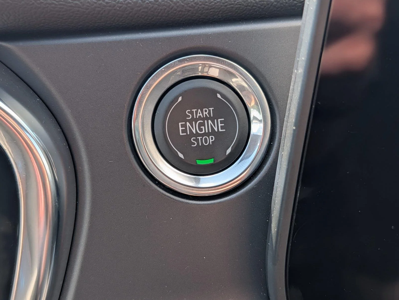 Used 2025 Summit White Chevrolet 2LT image 25