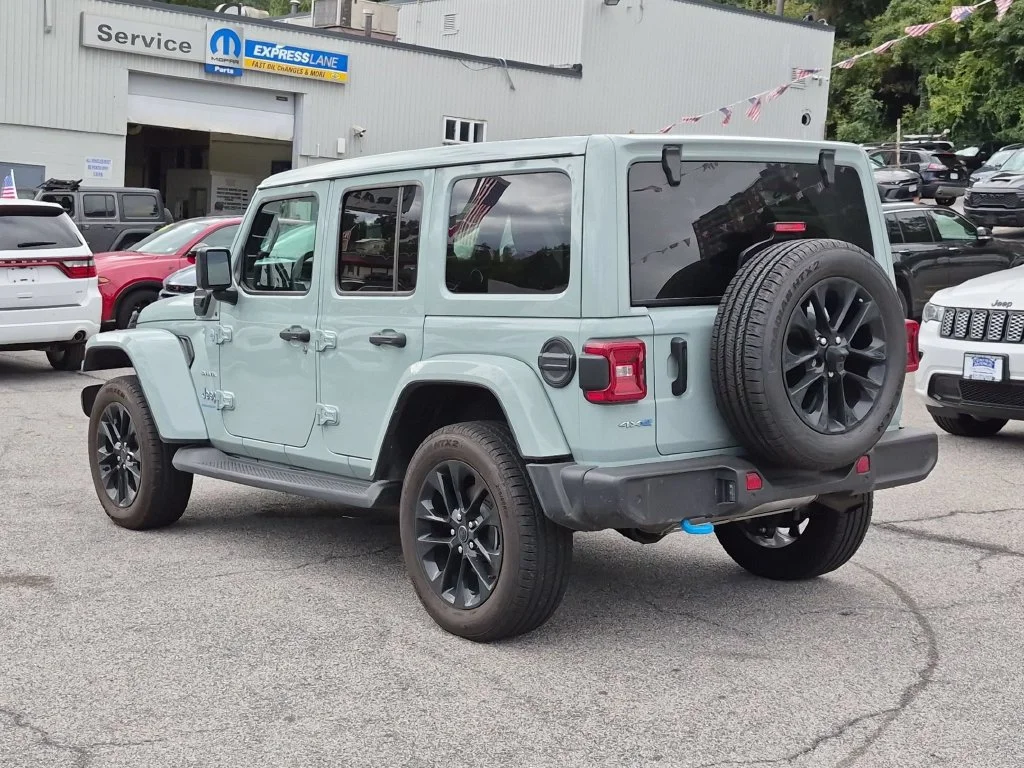 Used 2024  Jeep Sahara 4xe image 9