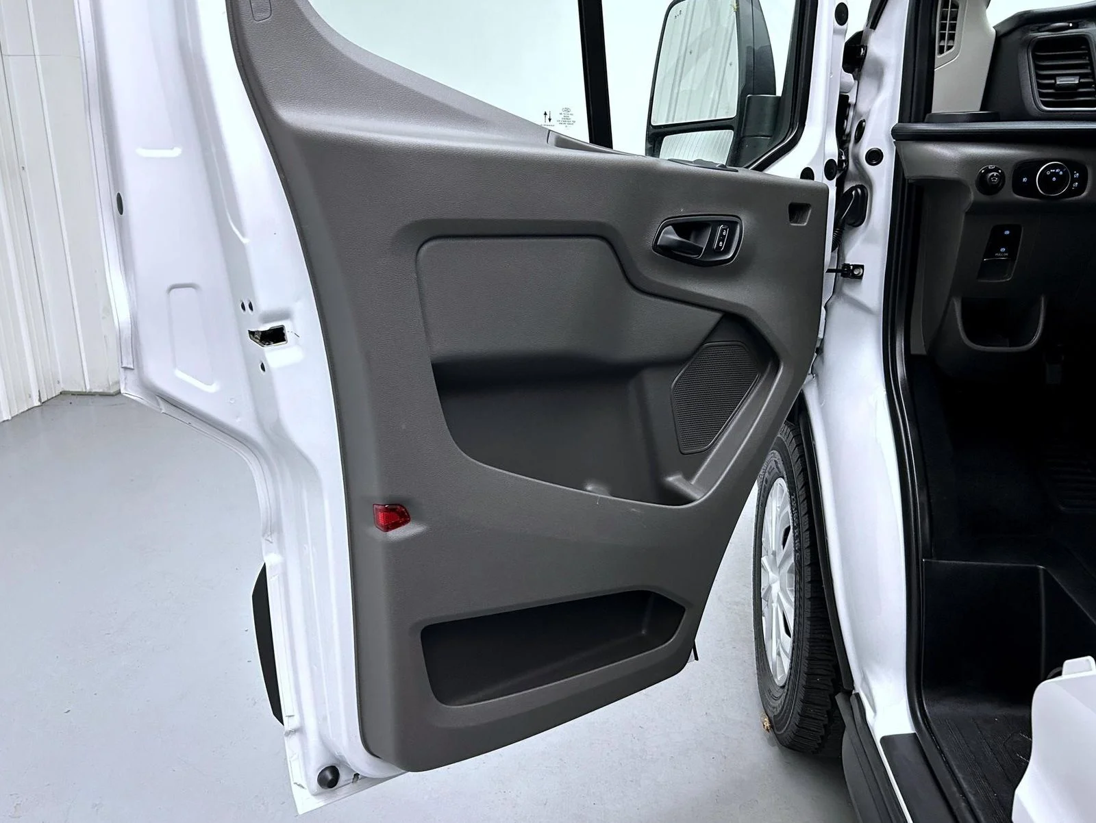 Used 2025 White Ford XLT image 9