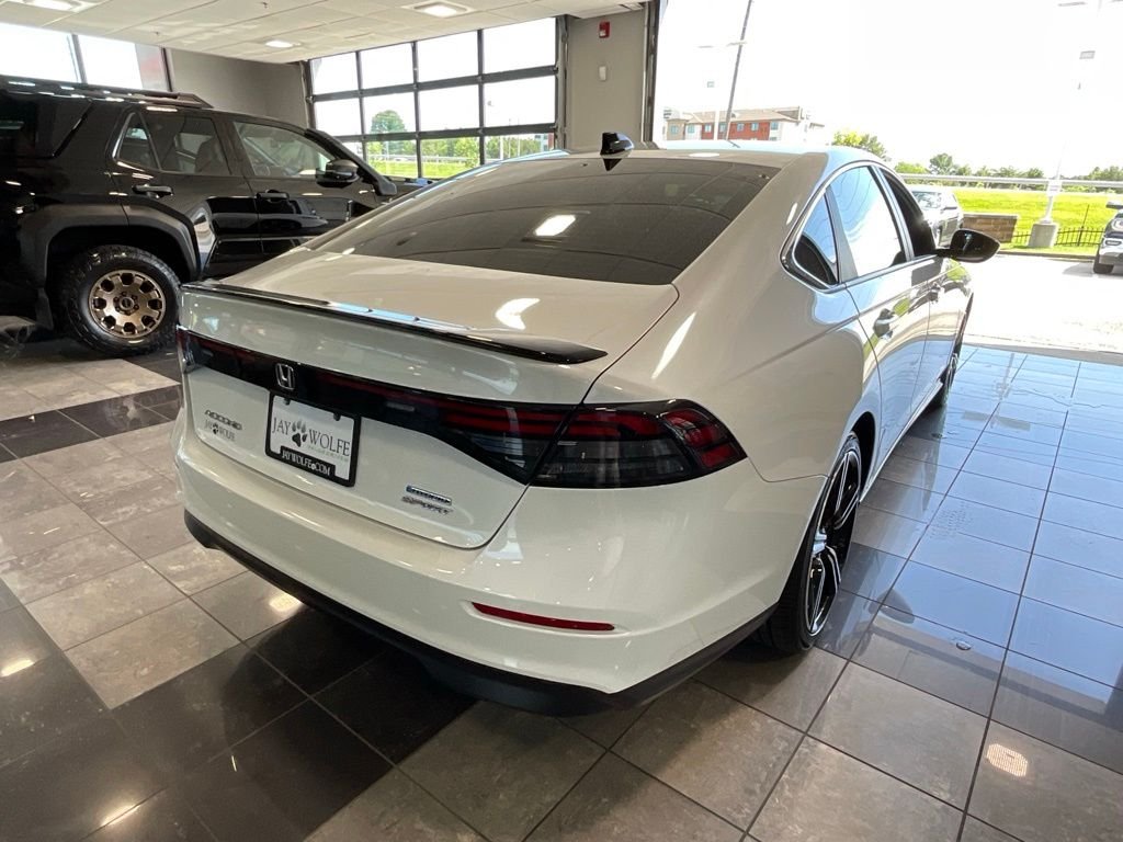 Used 2025 White Honda Sport image 5
