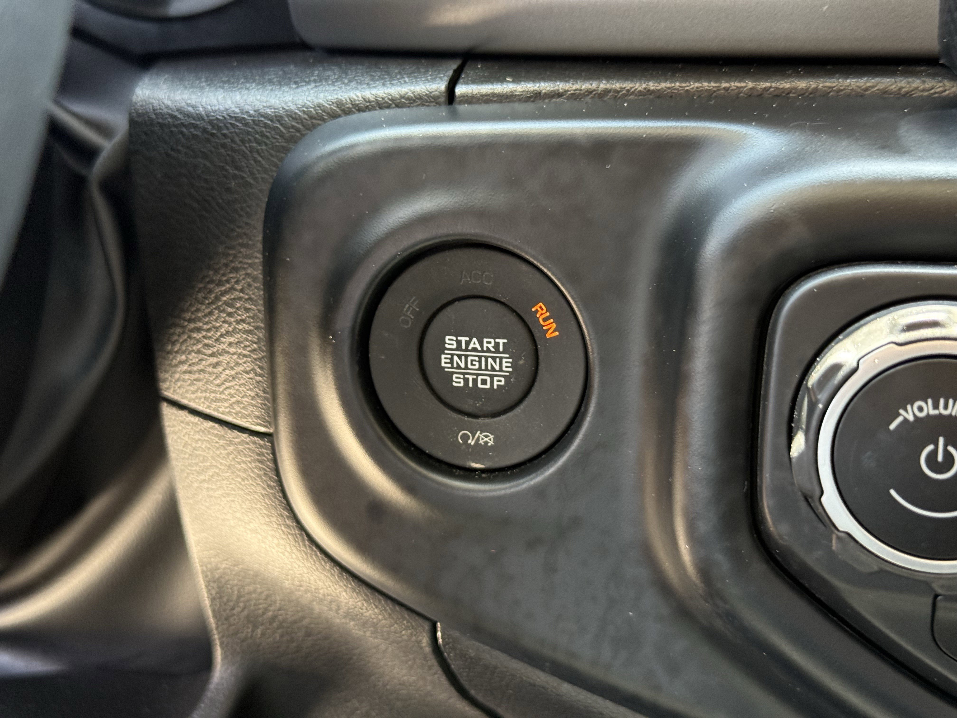 Used 2023 Silver Zynith Clearcoat Jeep Texas Trail image 24