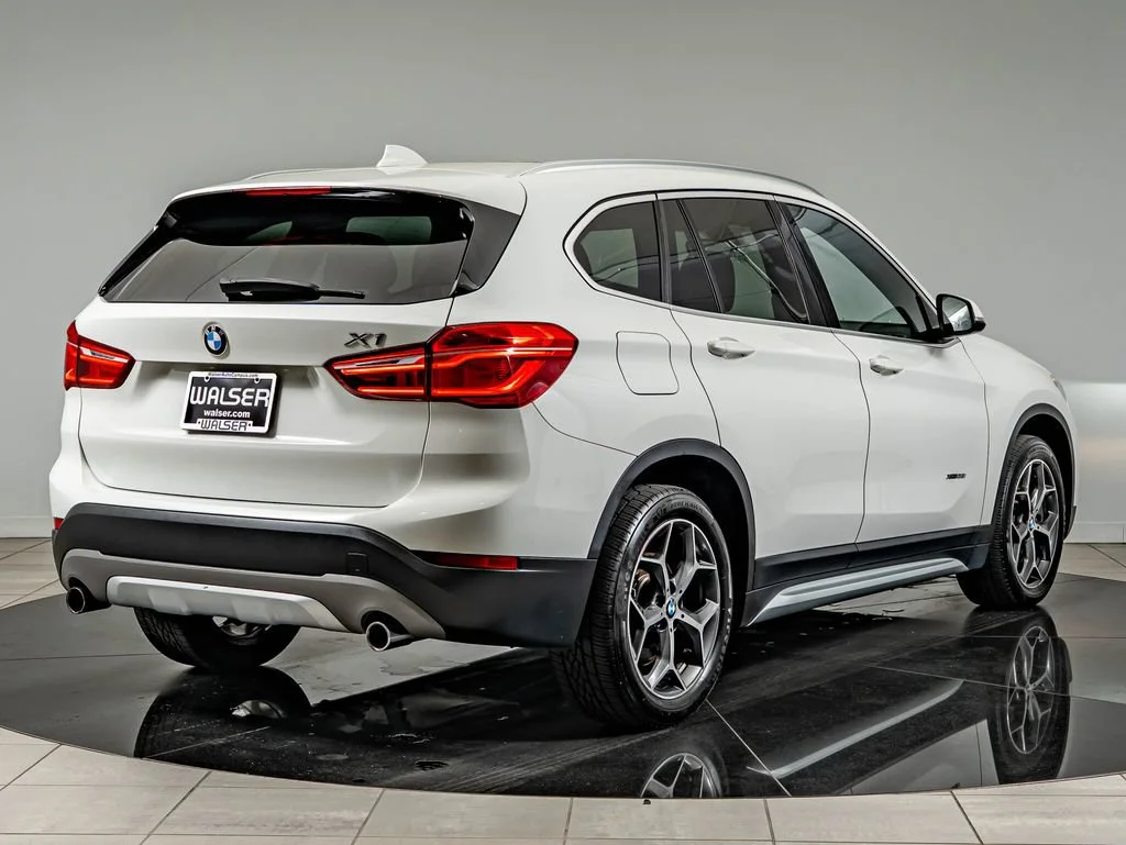 Used 2017 Alpine White BMW xDrive28i image 5