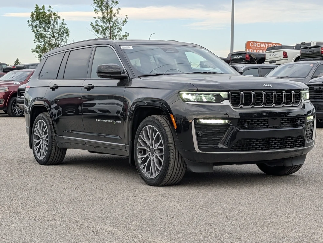 New 2026 Black Jeep Summit - - 4x4 - Dual- Pane Panoramic Sunroof - Trailer Tow Pkg - Palermo Leather & More! image 2