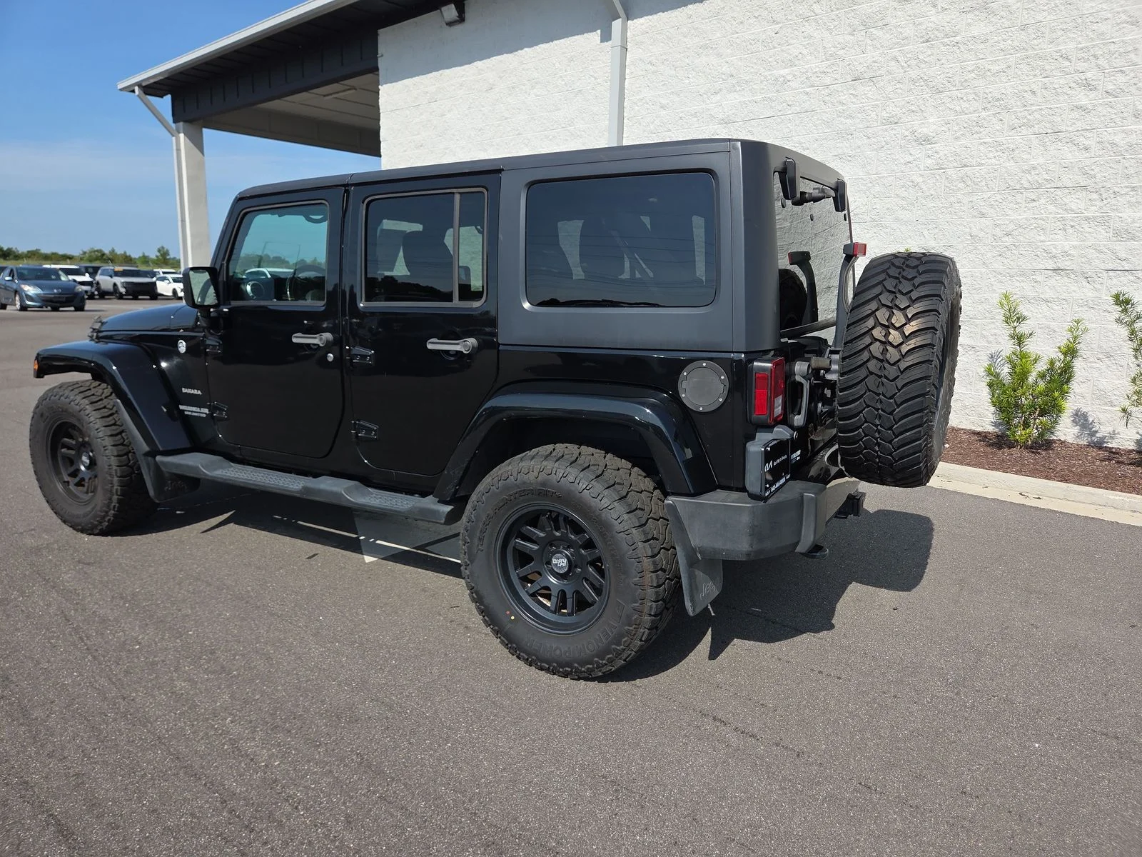 Used 2016 Black Clearcoat Jeep Unlimited Sahara image 3