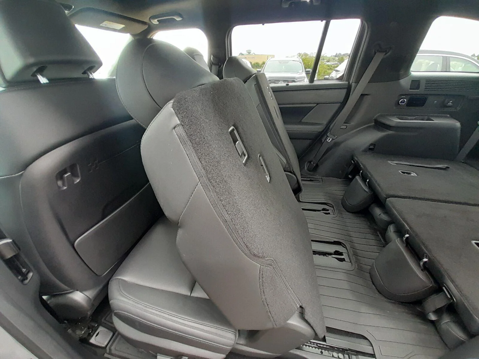 Used 2024 Shimmering Silver Hyundai Calligraphy image 55