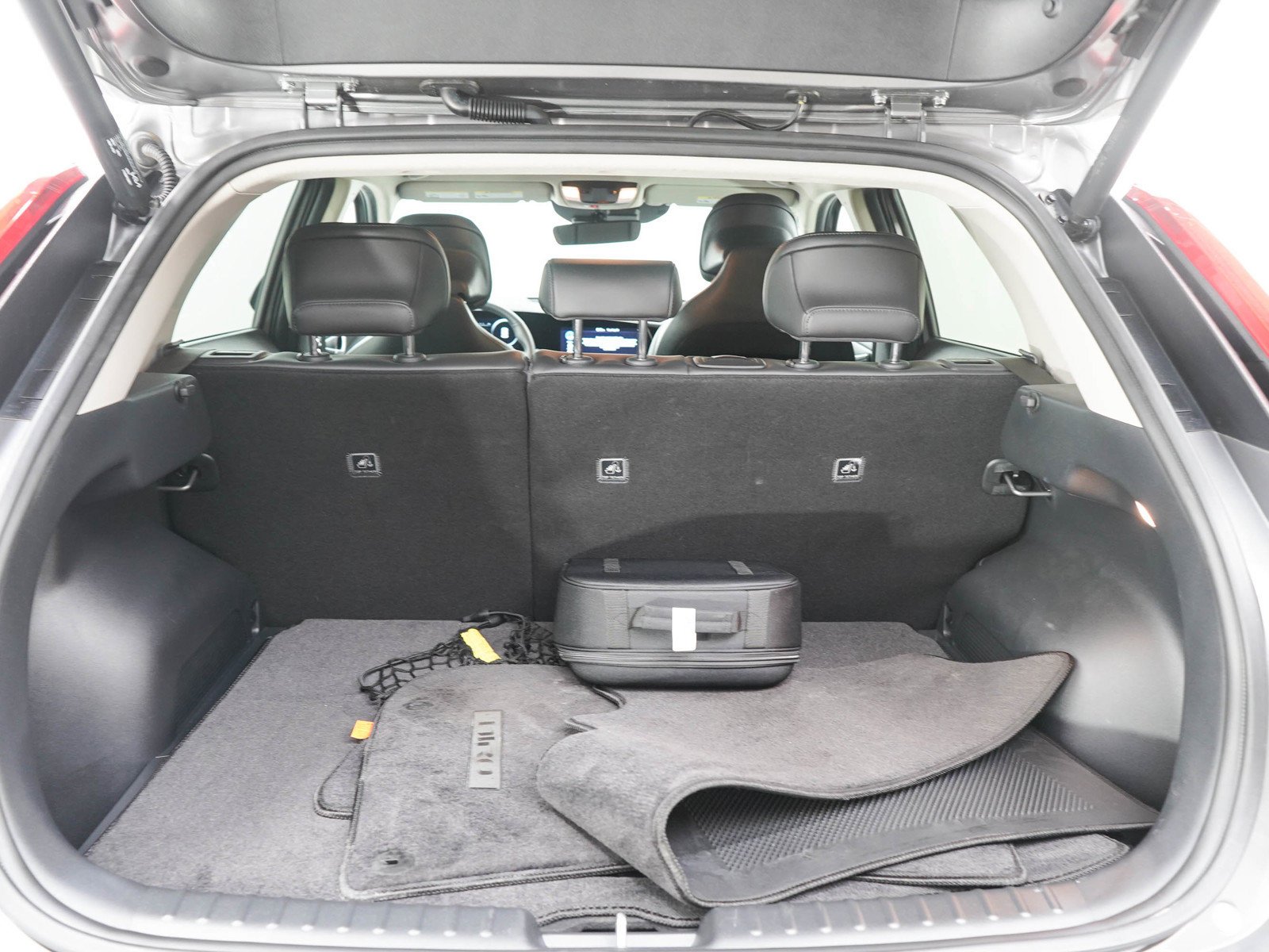 Used 2024 Steel Gray Kia Wind image 14