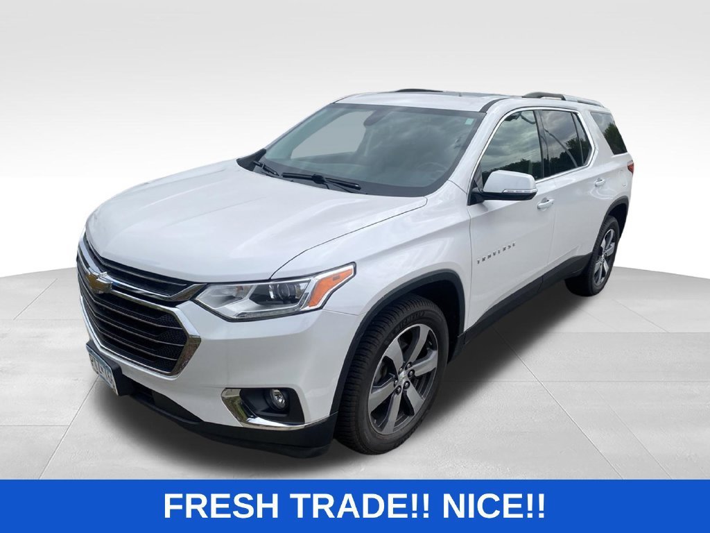 Used 2018 IRIDESCENT PEARL TRICOAT Chevrolet LT Leather image 2