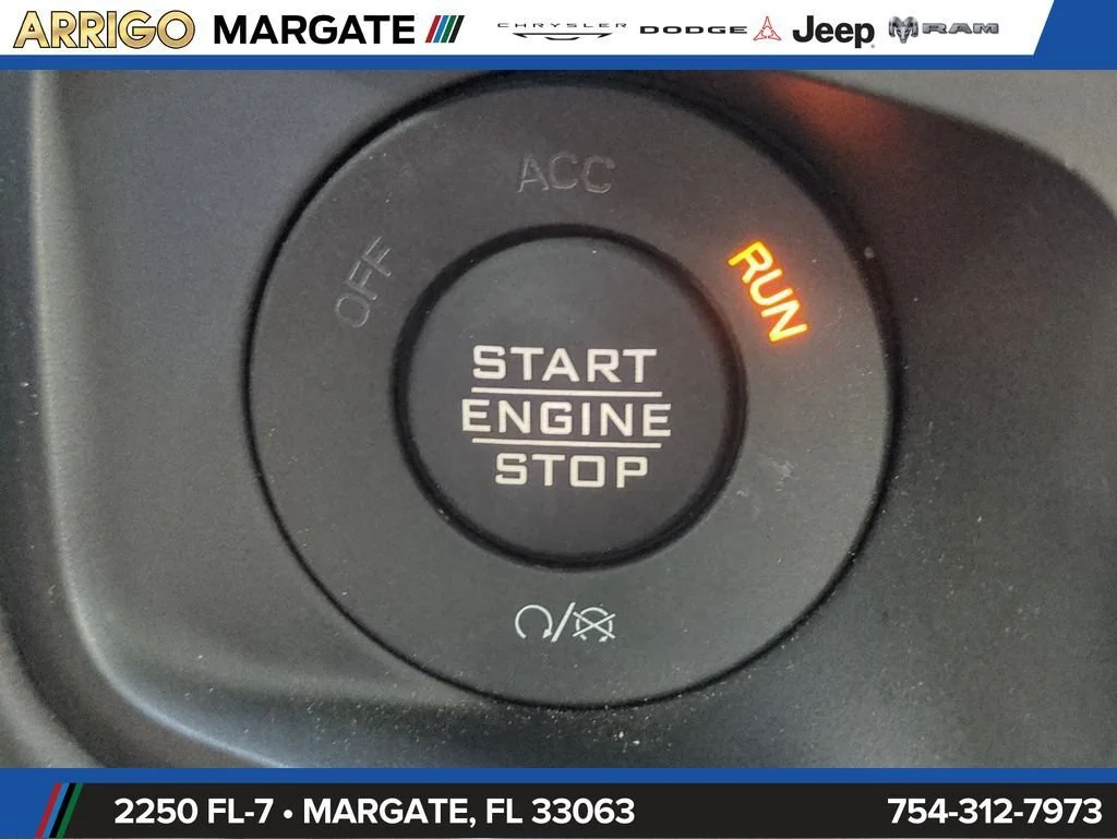 Used 2025 Granite Crystal Metallic Clearcoat Jeep Sahara image 31
