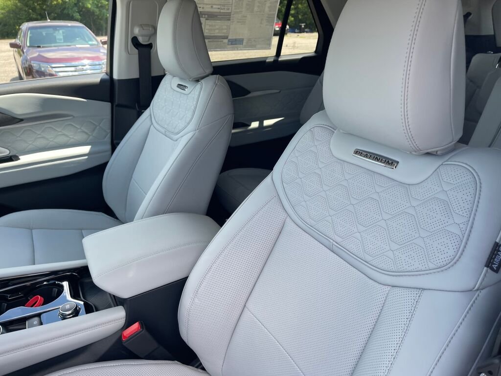 New 2026 Space White Metallic Ford Platinum image 9