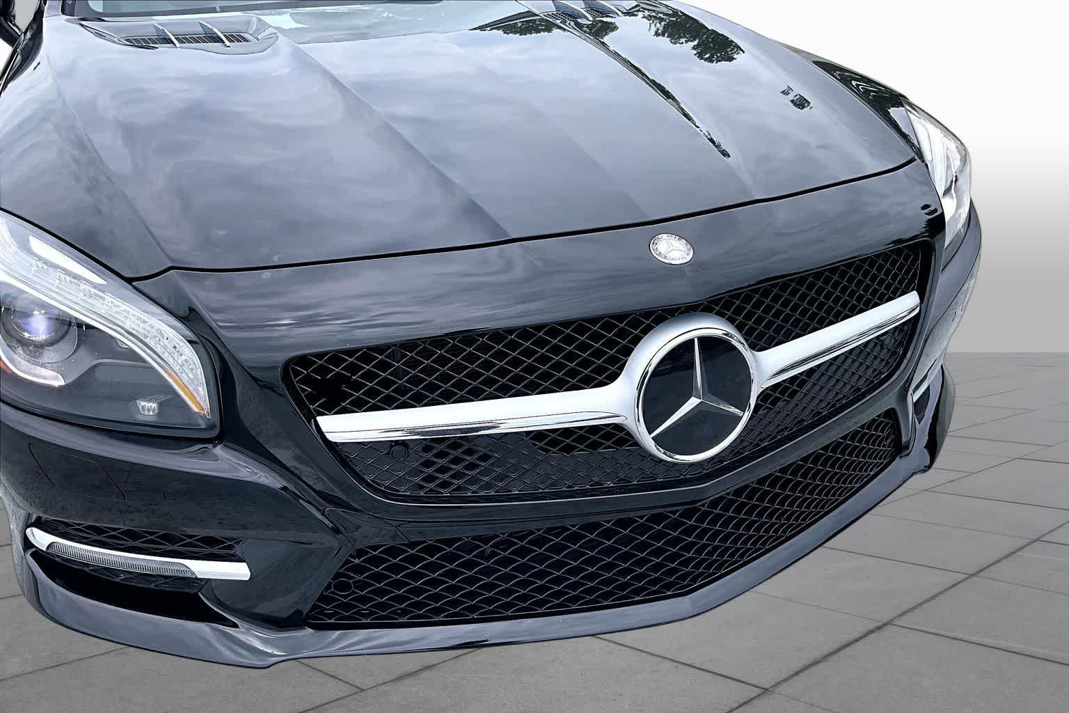 Used 2015 designo Mocha Black Metallic Mercedes-Benz SL 550 image 26
