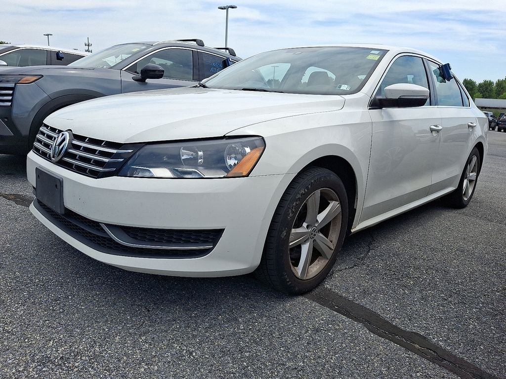 Used 2013 White Volkswagen TDI SE image 3