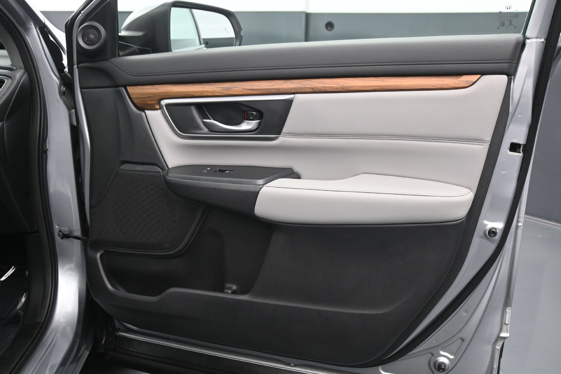 Used 2019 Silver Honda EX-L image 12
