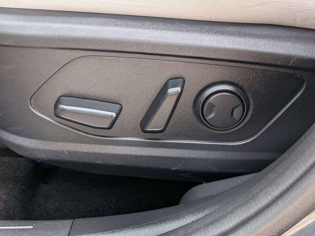 New 2025 Gray Hyundai SEL AWD image 21