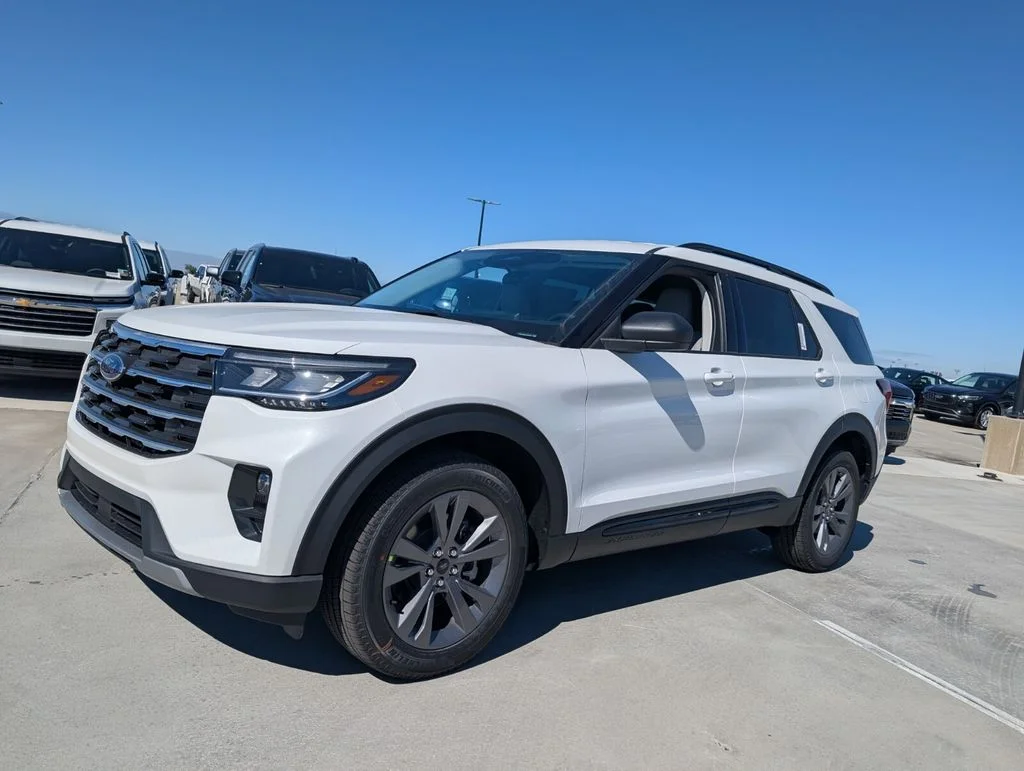 New 2026 Star White Metallic Tri-Coat Ford Active image 3