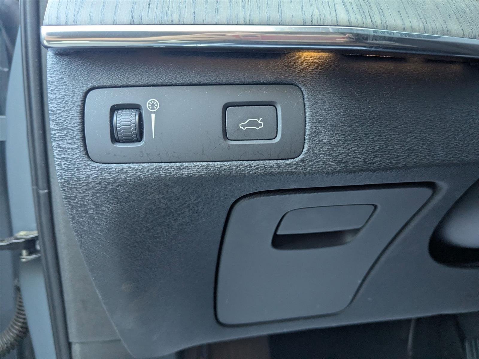 Used 2020 Thunder Grey Metallic Volvo Inscription image 31
