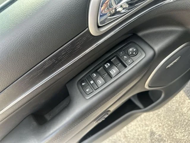 Used 2017 Diamond Black Jeep Summit image 17