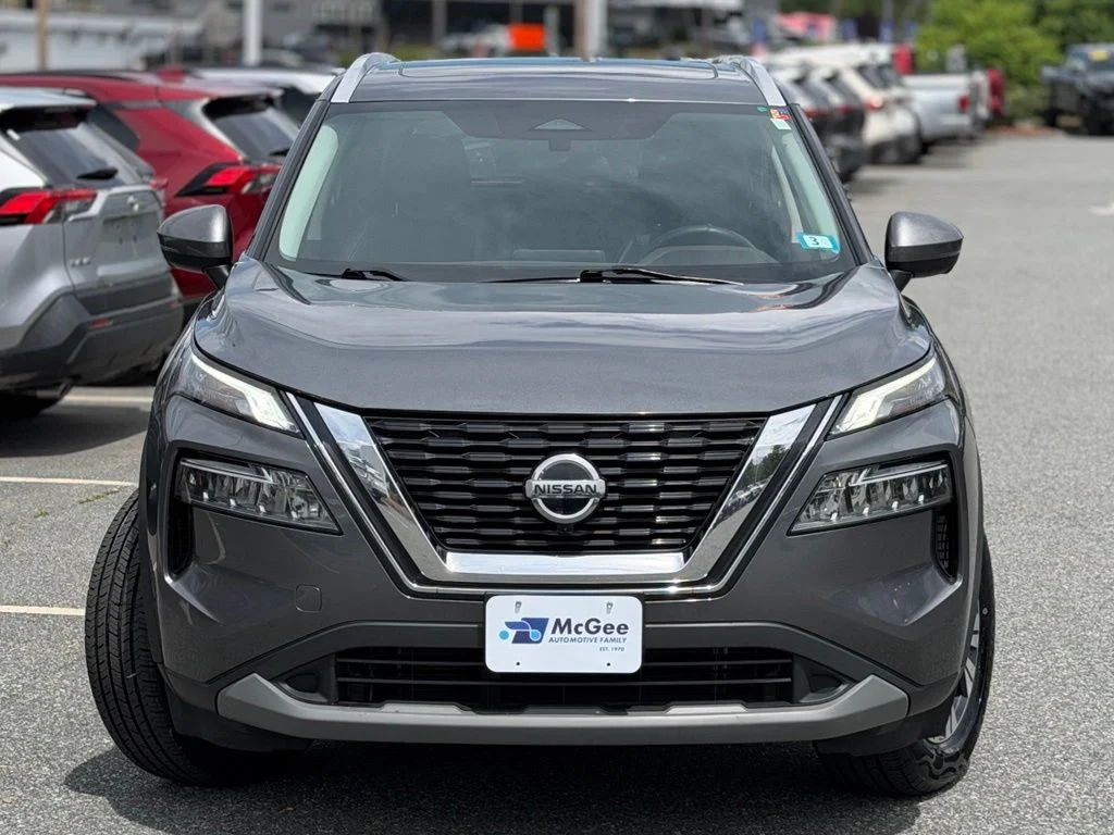 Used 2021 Gray Nissan SV image 2