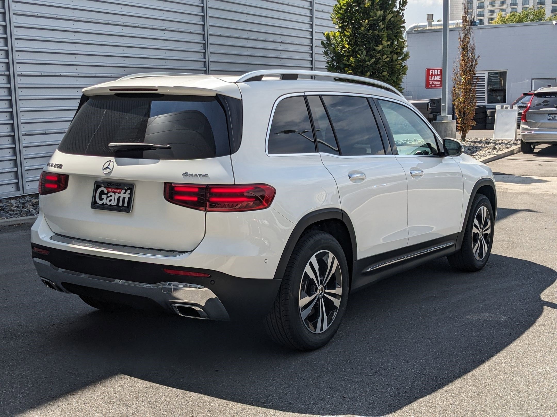 New 2025 Polar White Mercedes-Benz GLB 250 image 21