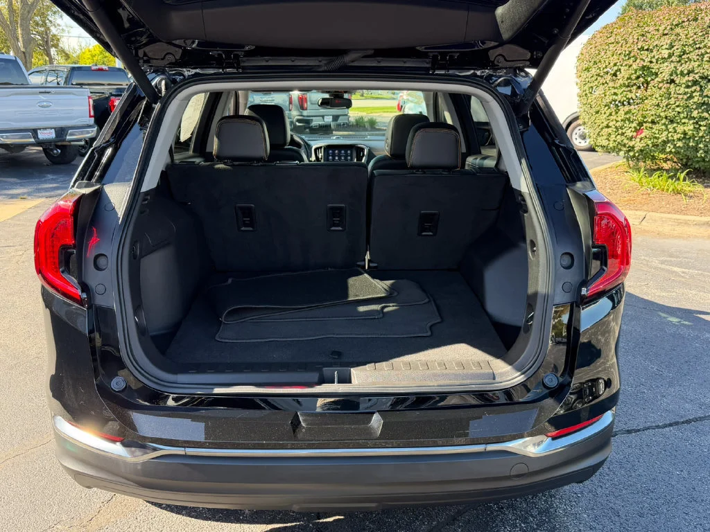 2023 GMC Terrain AT4 - Photo 9
