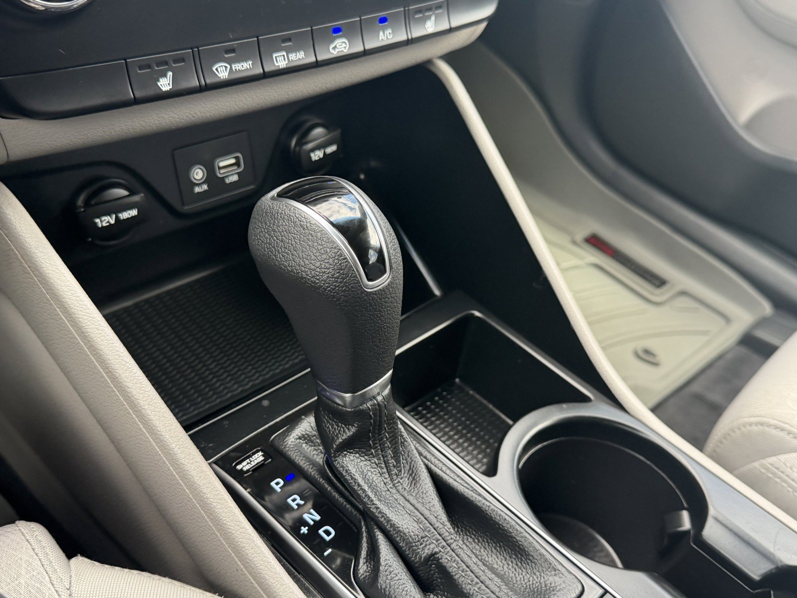 Used 2018 Molten Silver Hyundai SEL image 12