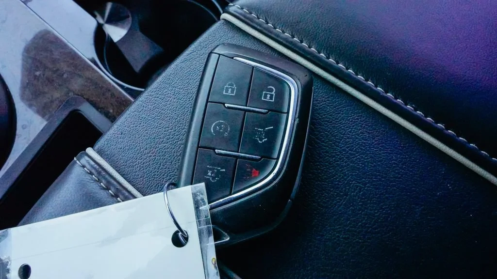 Used 2021 CRYSTAL WHITE TRICOAT Cadillac Sport Platinum image 26