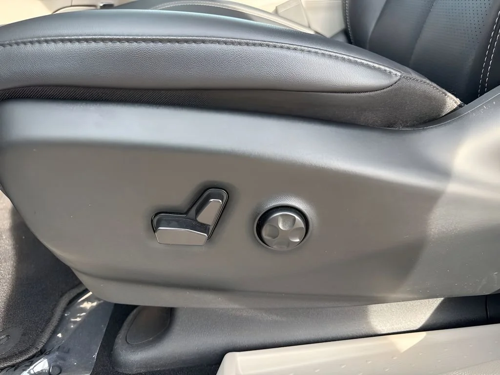 Used 2024 Silver Chrysler Touring L image 11