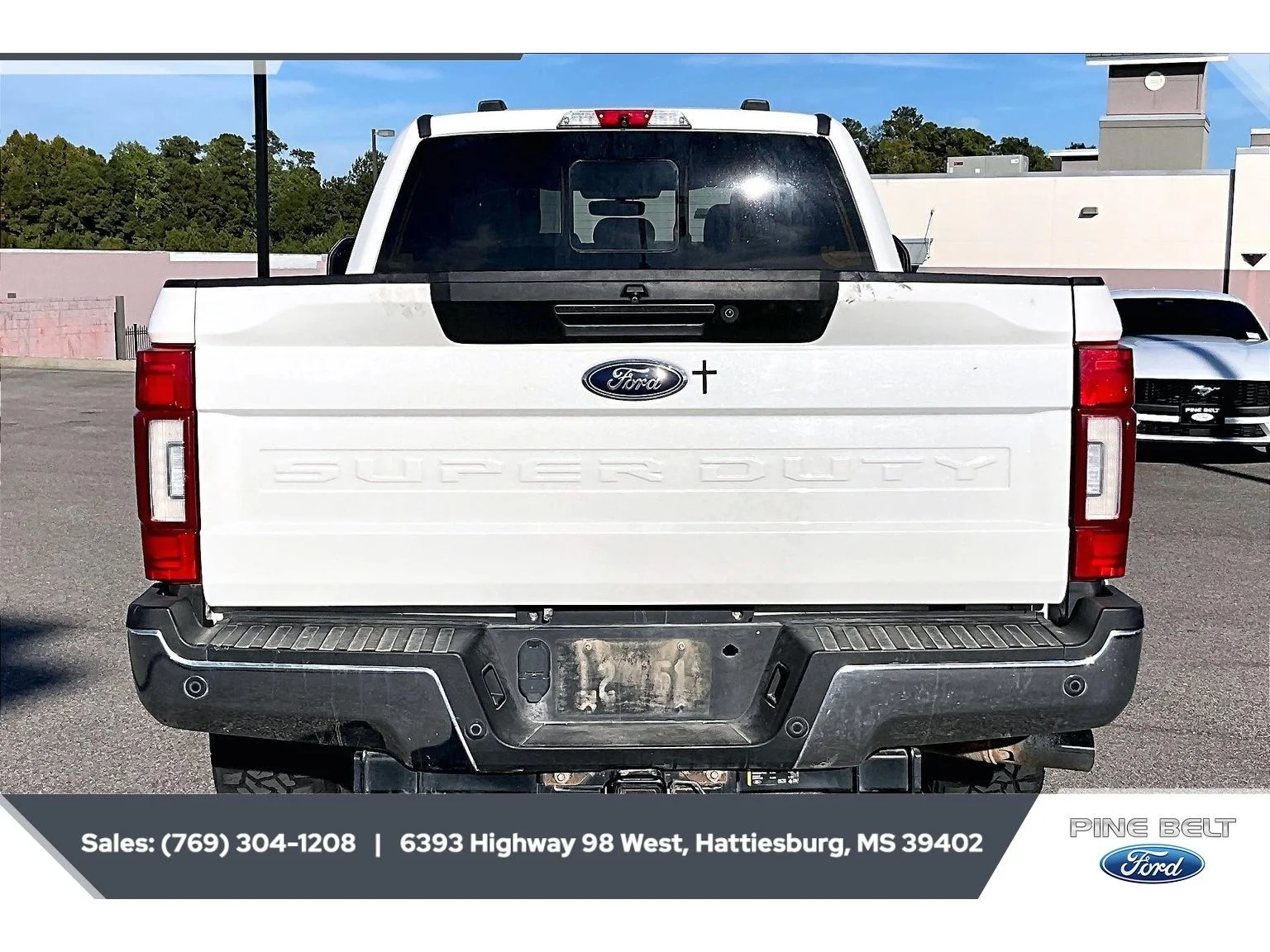Used 2022 Star White Metallic Tri-Coat Ford LARIAT image 4