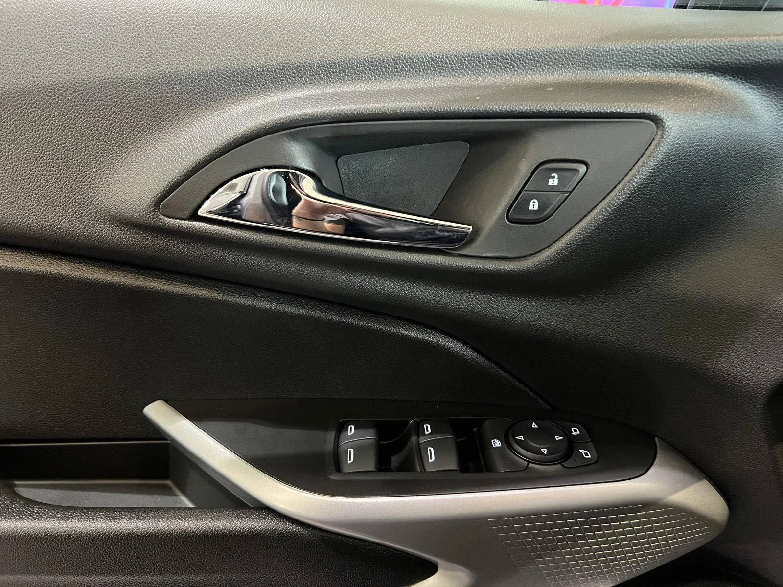 Used 2025 Sterling Gray Metallic Chevrolet 1RS image 11