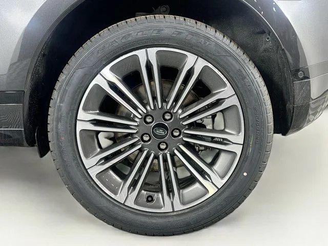 Used 2026  Land Rover Dynamic image 30