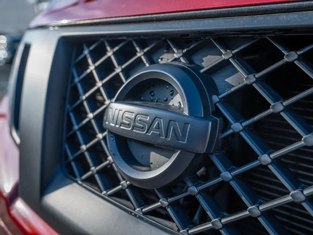 Used 2018 Lava Red Nissan SV image 3